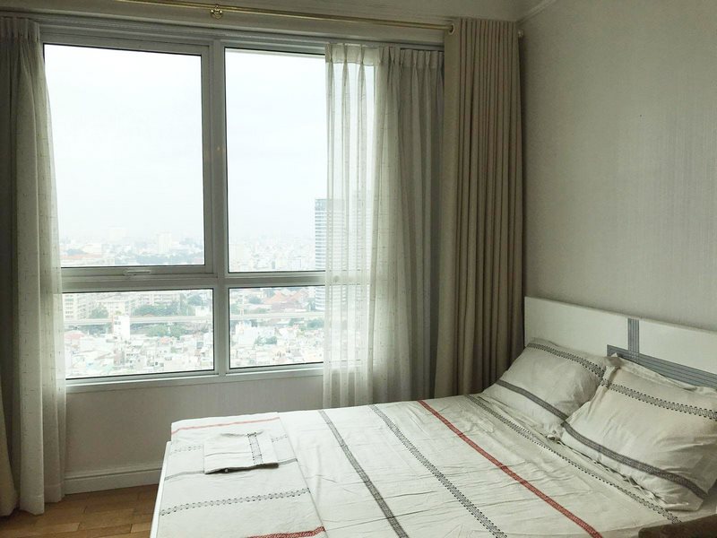 Cho thuê căn hộ lầu cao, gần chân cầu Sài Gòn