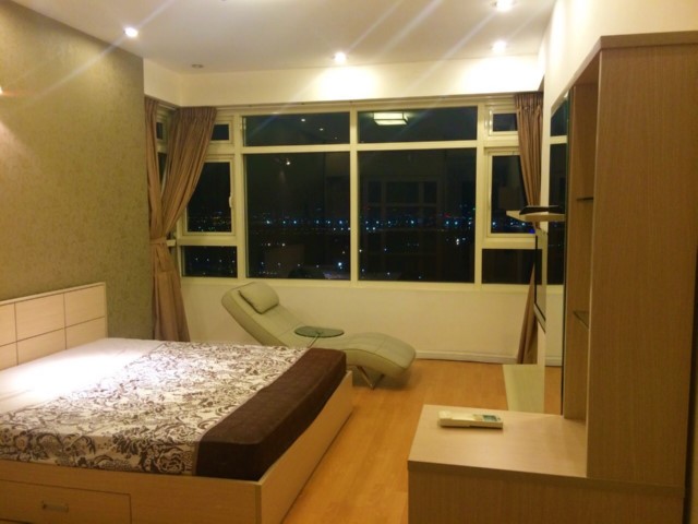 Cho thuê căn hộ Saigon Pearl 2 phòng ngủ, lầu cao, view city